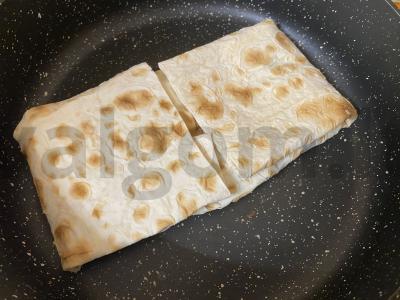 Šoninė su sūriu ir žolelėmis lavaše Žingsnis 6