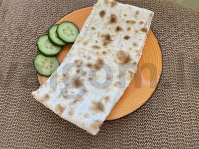 Šoninė su sūriu ir žolelėmis lavaše pagrindine nuotrauka