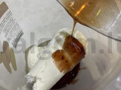 Pieninis kokteilis su braškėmis ir ledais Žingsnis 2