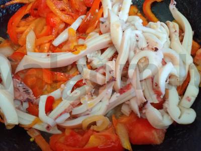 Grikių makaronai su kalmarais ir daržovėmis Žingsnis 4