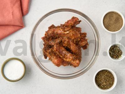 Troškintos vištienos kakleliai Žingsnis 1