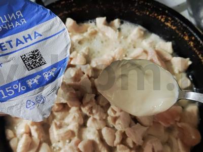 Vištienos filė Stroganov su prieskoniais Žingsnis 4