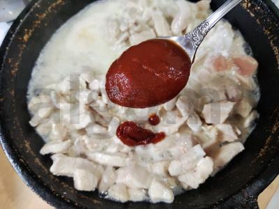 Vištienos filė Stroganov su prieskoniais Žingsnis 5