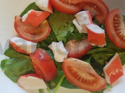 Salotas su krabų mėsa ir daržovėmis Žingsnis 3