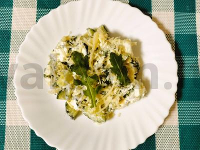 Lengvas salotas su rukola, kiaušiniais ir agurkais Žingsnis 6