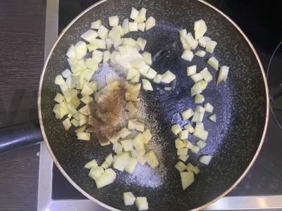 Sluoksniuotos tešlos vokeliai su obuoliais Žingsnis 1