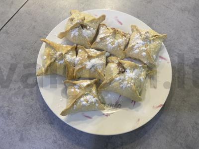 Sluoksniuotos tešlos vokeliai su obuoliais Žingsnis 6