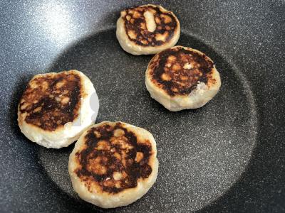 Švelnūs varškėčiai su šokoladiniu kremu Žingsnis 5