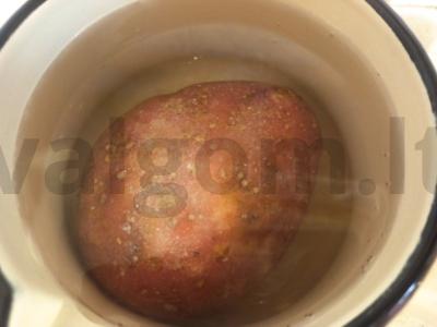 Bulvės su korėjietiška morkų salotomis Žingsnis 1