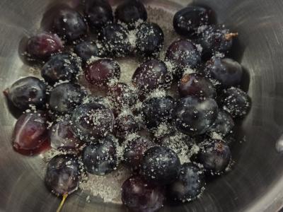 Vynuogių ir vyšnių gėrimas Žingsnis 1