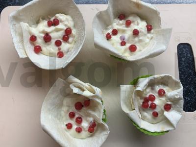 Krepšeliai su varškės įdaru, obuoliais ir raudonaisiais serbentais Žingsnis 5