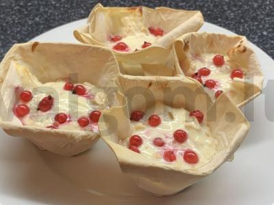 Krepšeliai su varškės įdaru, obuoliais ir raudonaisiais serbentais pagrindine nuotrauka