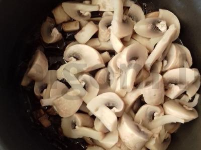 Spagečiai su daržovėmis ir grybais sojų padaže Žingsnis 10