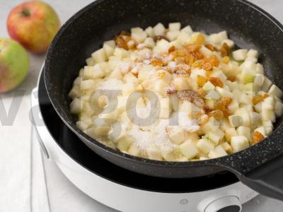 Obuolių štrudelis iš paruošto sluoksniuoto tešlos Žingsnis 3