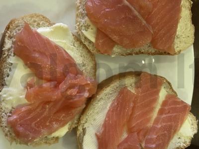 Sumuštinis su upėtakiu ir virtu kiaušiniu pusryčiams Žingsnis 4