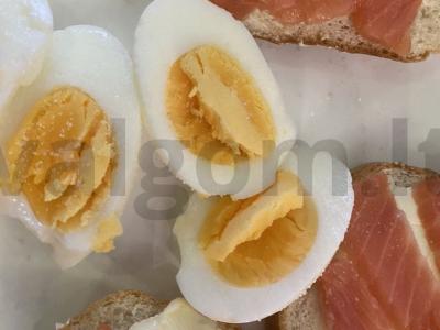 Sumuštinis su upėtakiu ir virtu kiaušiniu pusryčiams Žingsnis 5