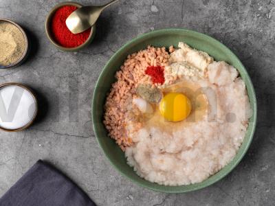 Menkių kotletai su rūkytomis žuvimis Žingsnis 4