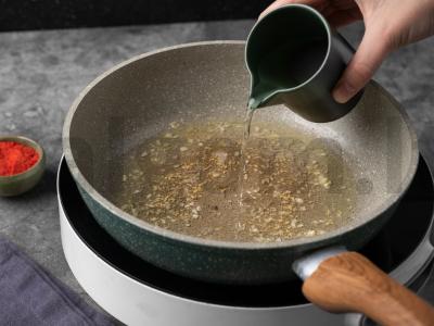 Menkių kotletai su rūkytomis žuvimis Žingsnis 7