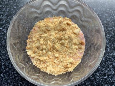 Desertas su ledais, sausainiais, jogurtu, bananais ir braškėmis Žingsnis 5