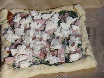 Graikiškas sluoksniuotas pyragas su pastromi ir špinatais Žingsnis 7