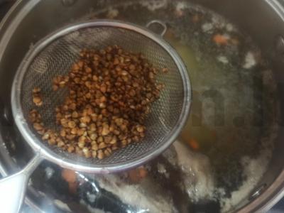 Grikių sriuba su morkomis Žingsnis 3