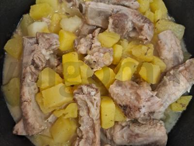 Kiaulienos šonkauliai su bulvėmis ir žirneliais Žingsnis 5