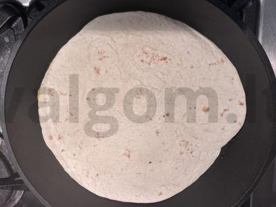 Tortilijos su sūriu ritinys Žingsnis 3