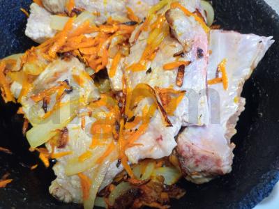 Bulguro plovas su kiaulienos šonkauliais Žingsnis 2