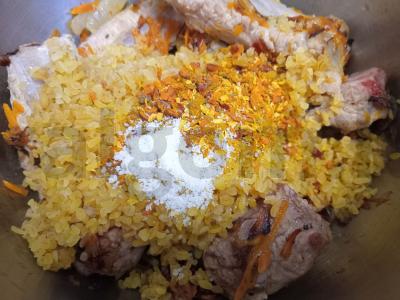 Bulguro plovas su kiaulienos šonkauliais Žingsnis 4