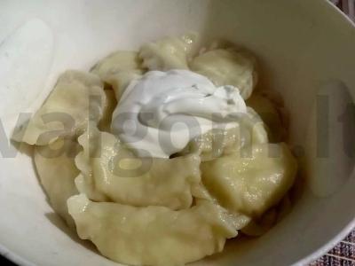 Saldūs virtinukai su varške pagrindine nuotrauka