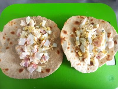 Pita su kiaušinio, šoninės ir sūrio įdaru Žingsnis 9