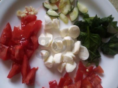 Salotas „Pavasario vitaminas“ su špinatais Žingsnis 1