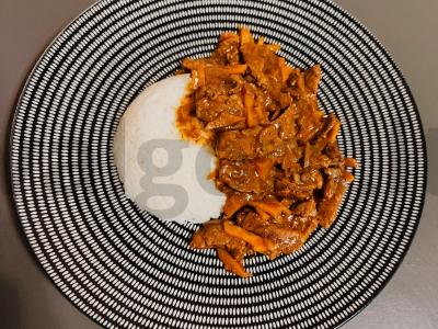 Ryžiai su guliašu pagrindine nuotrauka