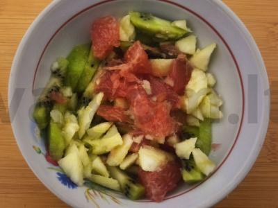 Vaisių salotas „Vasaros spalvos“ pagrindine nuotrauka