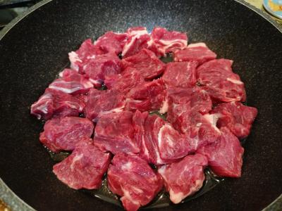 Jautiena su bulguru ir pievagrybiais Žingsnis 2