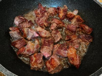 Jautiena su bulguru ir pievagrybiais Žingsnis 3