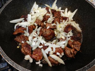 Jautiena su bulguru ir pievagrybiais Žingsnis 5