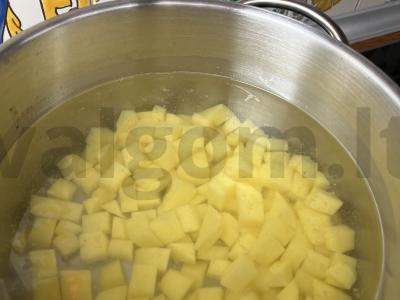 Vegetariškas boršas su konservuotomis pupelėmis Žingsnis 1