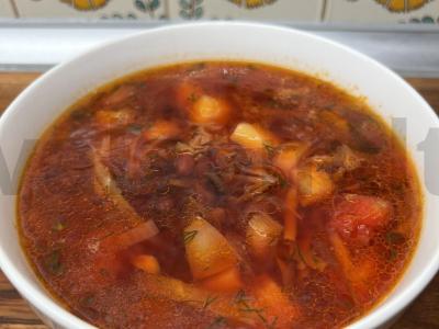 Vegetariškas boršas su konservuotomis pupelėmis pagrindine nuotrauka