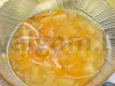 Greitas vištienos ir makaronų sriuba Žingsnis 1