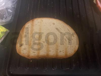 Brusketa su ikra ir bruknėmis Žingsnis 1