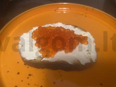 Brusketa su ikra ir bruknėmis Žingsnis 3