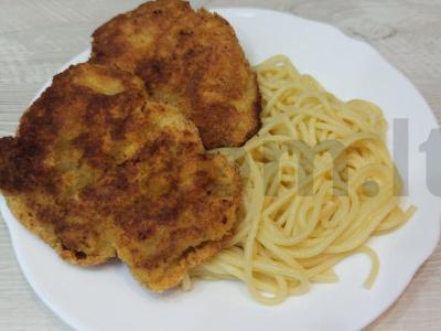 Kiaulienos kotletai keptuvėje pagrindine nuotrauka