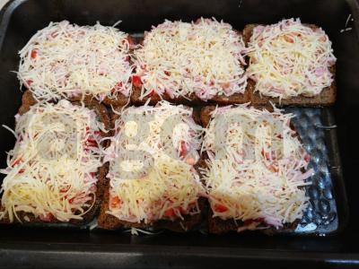 Karšti sumuštiniai su virta dešra ir česnaku Žingsnis 9