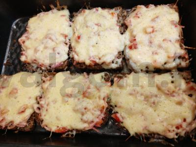 Karšti sumuštiniai su virta dešra ir česnaku Žingsnis 10