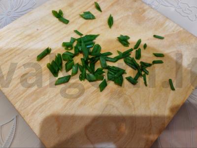 Karšti sumuštiniai su virta dešra ir česnaku Žingsnis 12