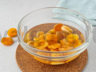 Manų suflė su džiovintomis abrikosais Žingsnis 1