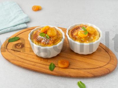 Manų suflė su džiovintomis abrikosais pagrindine nuotrauka