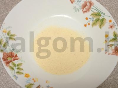 Manų košė su cukranendrių cukrumi, kokosų aliejumi, džiovintomis spanguolėmis, cukatais, kiviais ir graikiniais riešutais Žingsnis 2