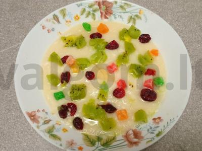 Manų košė su cukranendrių cukrumi, kokosų aliejumi, džiovintomis spanguolėmis, cukatais, kiviais ir graikiniais riešutais Žingsnis 8